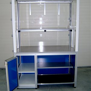 Jedno&uacute;čelov&eacute; pracovn&eacute; stoly