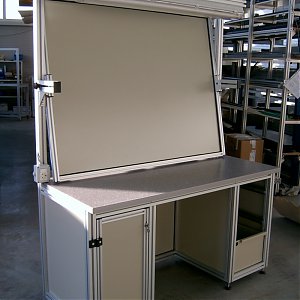 Jedno&uacute;čelov&eacute; pracovn&eacute; stoly