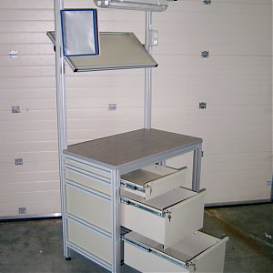 Jedno&uacute;čelov&eacute; pracovn&eacute; stoly